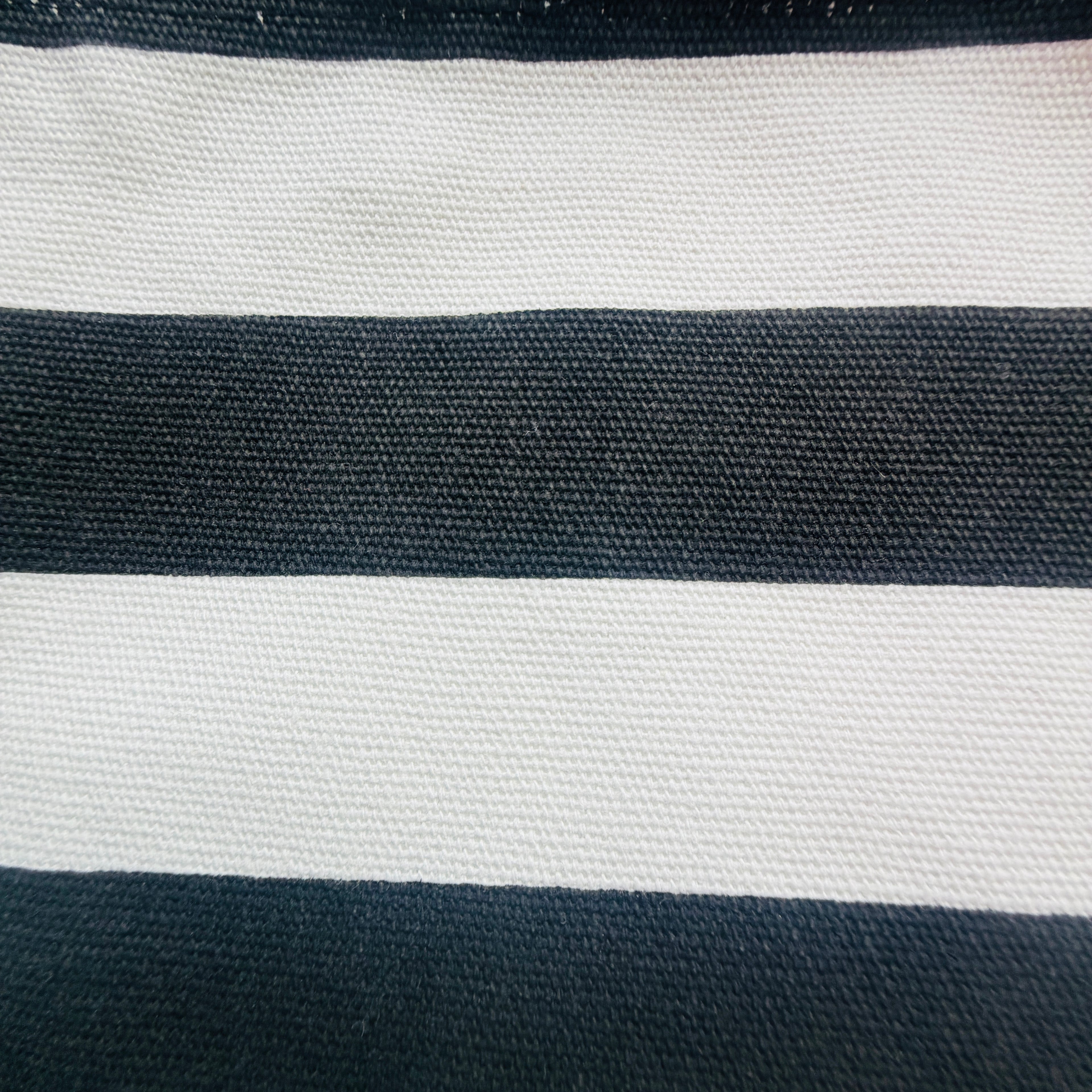 DIY schwarz- weiss Mini Shopper aus Baumwolle ( ohne Patch ) Deine Leinwand für den ultimativen Statement-Look! Kompakt, stylisch und bereit für deine Ideen.