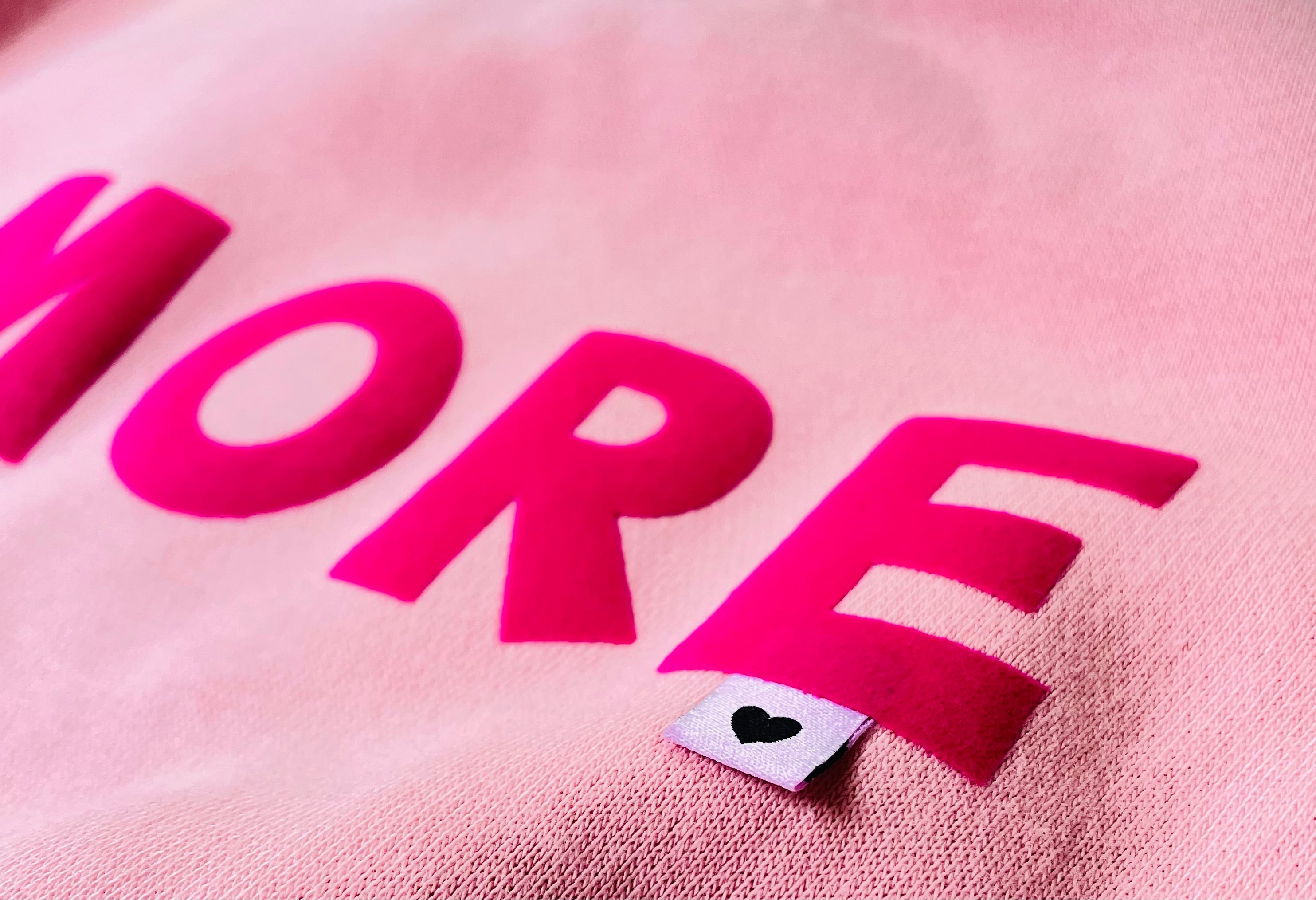 „ AMORE „ Flock - Patch * Ein Hauch von Liebe zum Aufbügeln: Dein DIY „AMORE“ Moment!