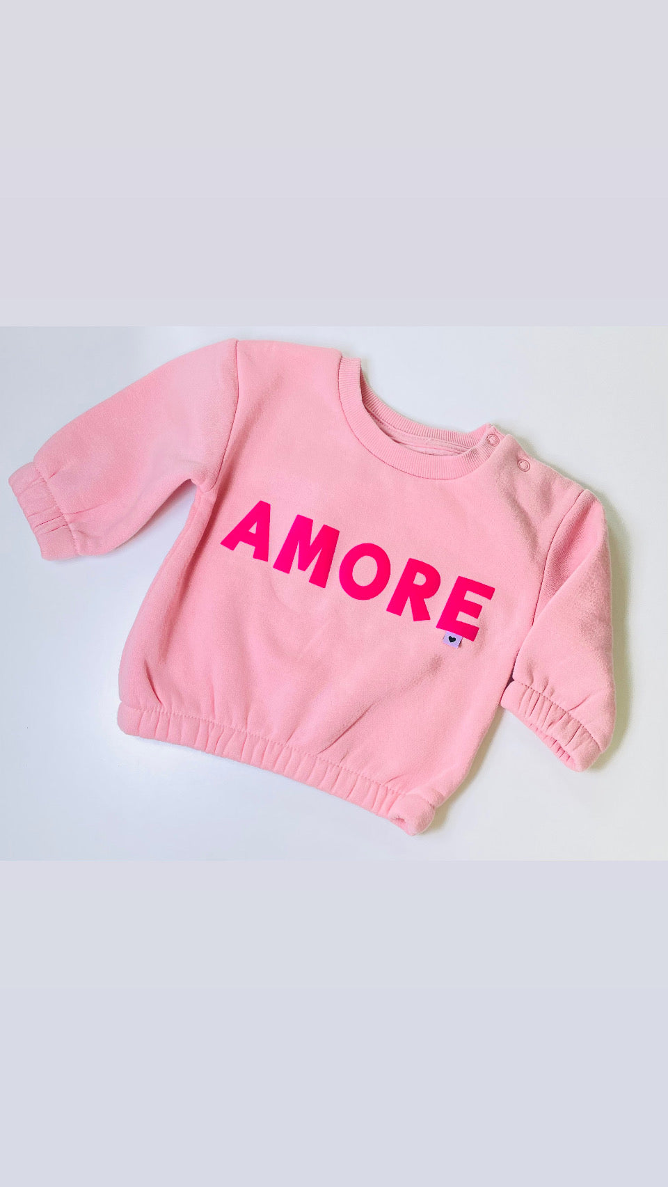 „ AMORE „ Flock - Patch * Ein Hauch von Liebe zum Aufbügeln: Dein DIY „AMORE“ Moment!