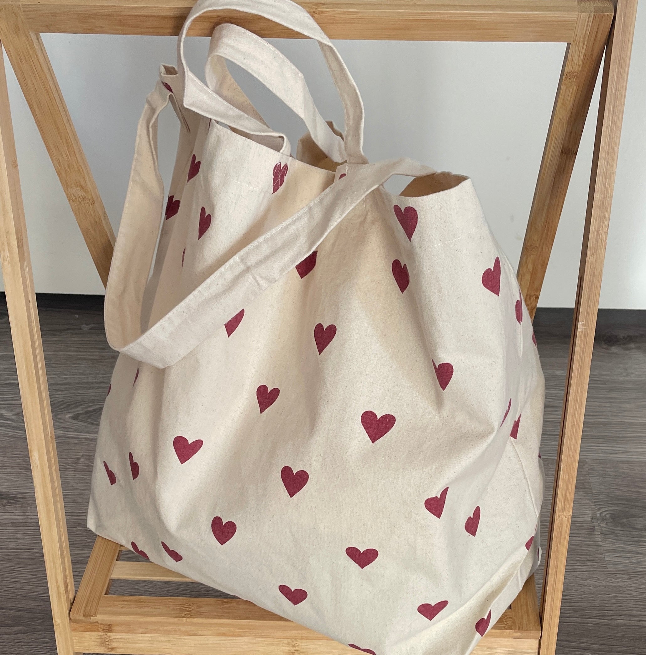 Maxi-Shopper „Herzstück“ – Robuste Natur-Baumwolle mit bordeauxroten Herzchen * Designe dein eigenes Unikat und werde zum Hingucker!