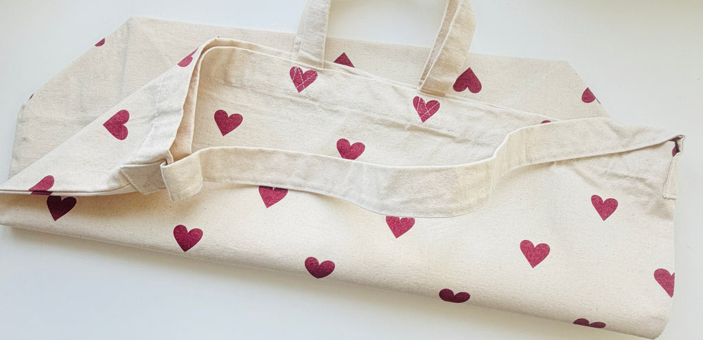 Maxi-Shopper „Herzstück“ – Robuste Natur-Baumwolle mit bordeauxroten Herzchen * Designe dein eigenes Unikat und werde zum Hingucker!