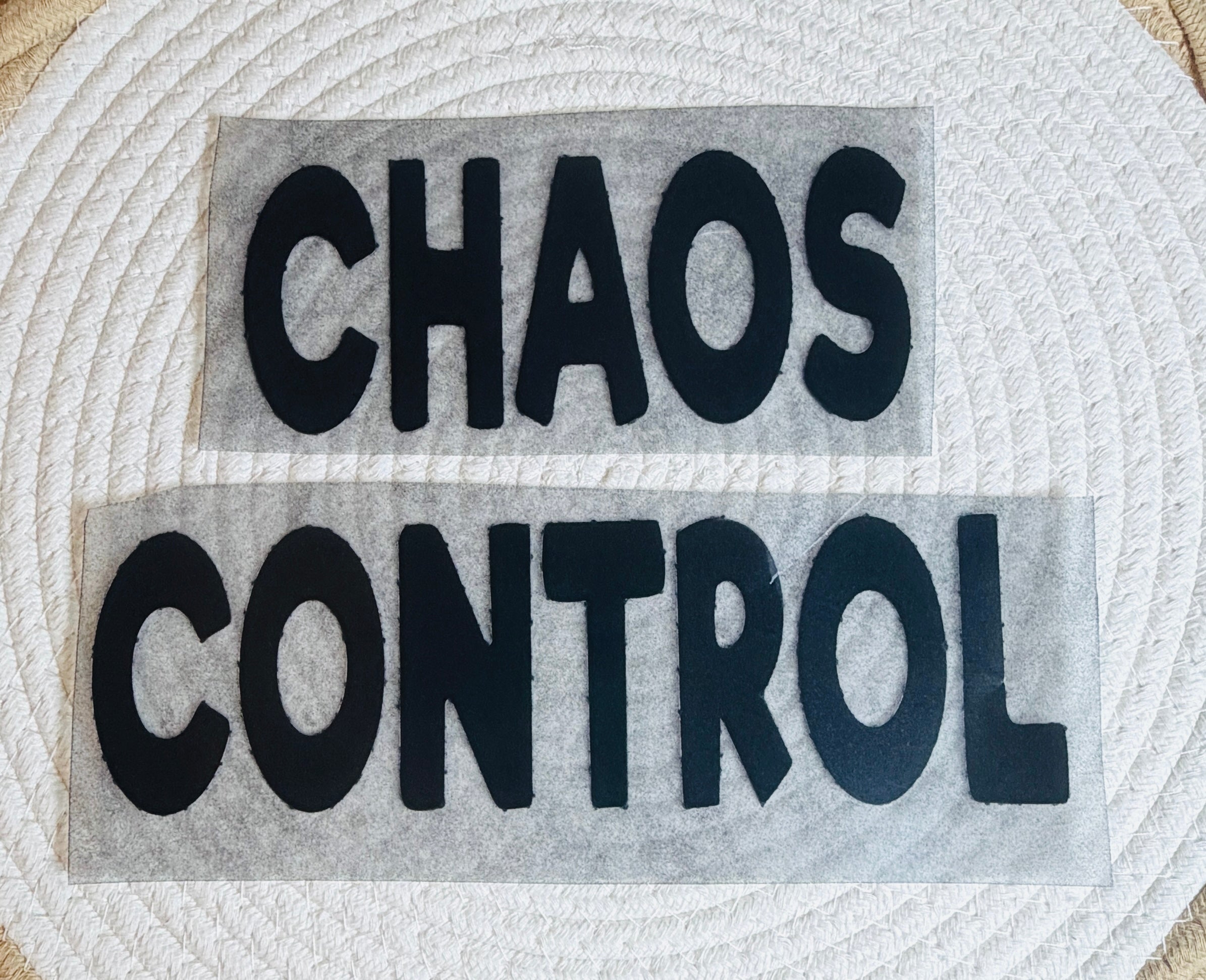 „CHAOS CONTROL“ – Flock-Patch zur Personalisierung. Werde dein eigener Designer