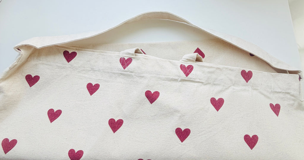 Maxi-Shopper „Herzstück“ – Robuste Natur-Baumwolle mit bordeauxroten Herzchen * Designe dein eigenes Unikat und werde zum Hingucker!