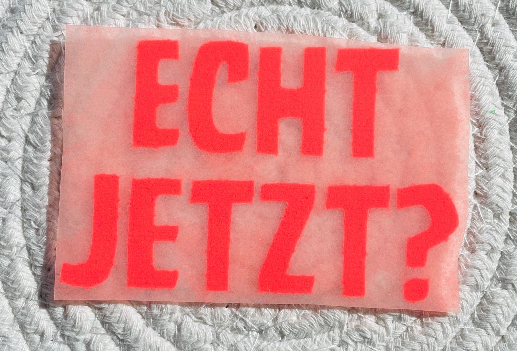 Flock-Patch Mini „Echt jetzt?“ – Samtiges Statement zum Aufbügeln. Designe dein eigenes Unikat!
