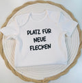 Personalisierter Babybody „ Platz für neue Flecken „ aus Biobaumwolle mit edlem Flockpatch - Das perfekte Geschenk mit Botschaft