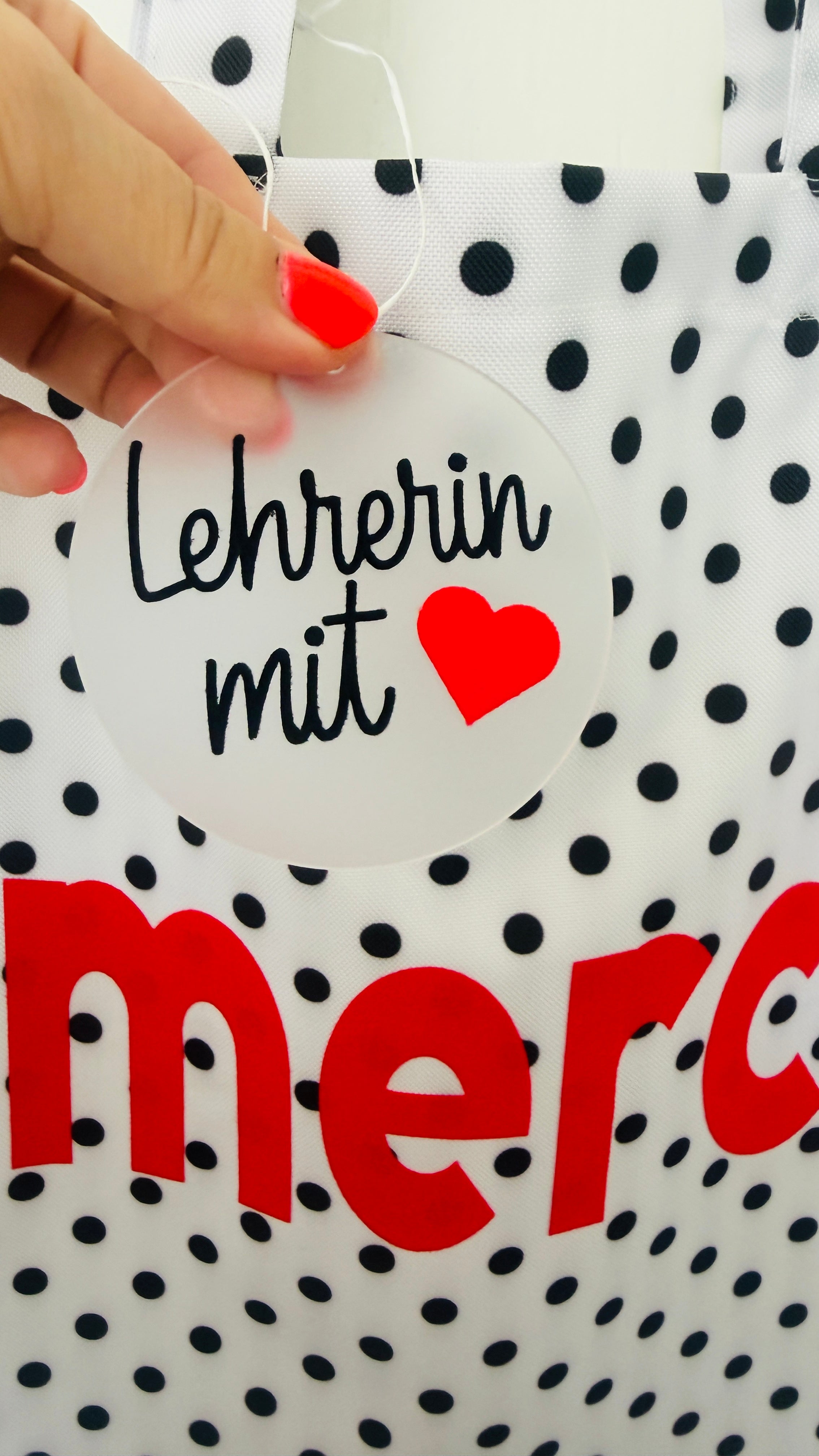 Selbstgenäht und selbst gestaltet - Tote Bag "Merci" mit Anhänger – Personalisierte Stofftasche für Lehrerinnen | Abschiedsgeschenk Schule - DIY